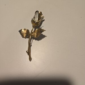 Gold-Tone Rose Brooch Pin - Elegant Floral Jewelry